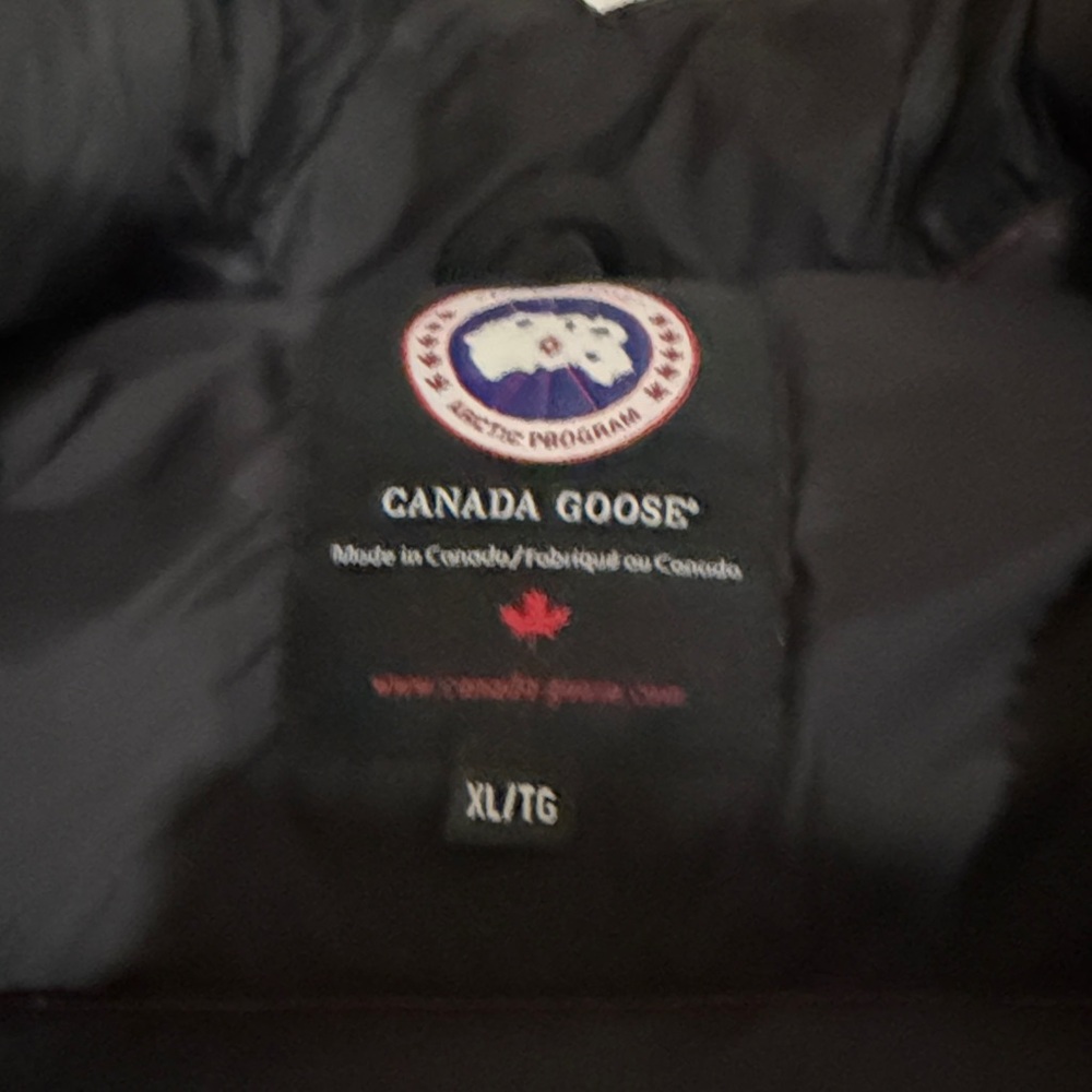 Canada Goose Men's Vibrant Red Puffer Vest - Picture 3 of 6